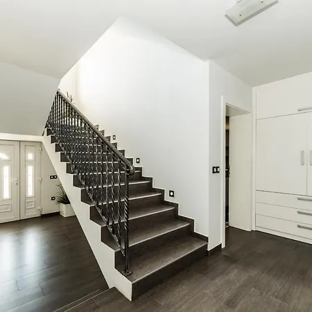 Basic Apartment Vir