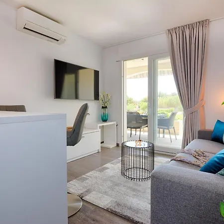 Basic Apartment *