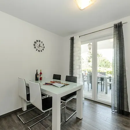 Basic Apartment *